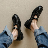 Women's Flats — ISAVA