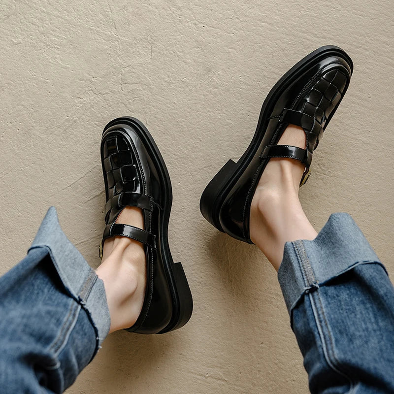 Women's Flats — ISAVA